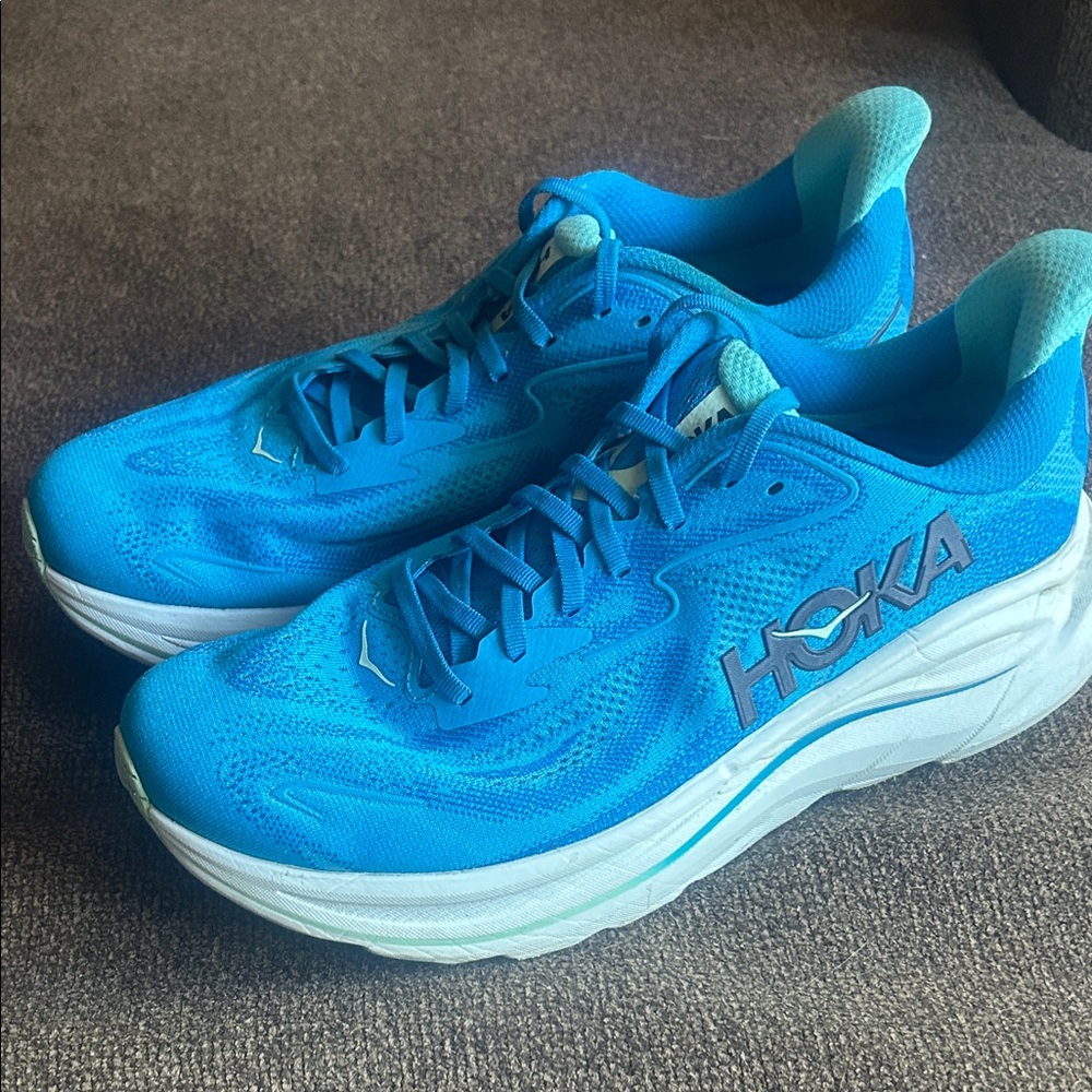 HOKA Clifton 10
